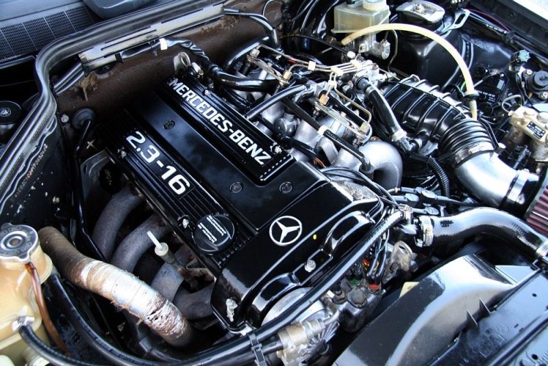 Mercedes-Benz M102 E23/V23 2.3 liter engine