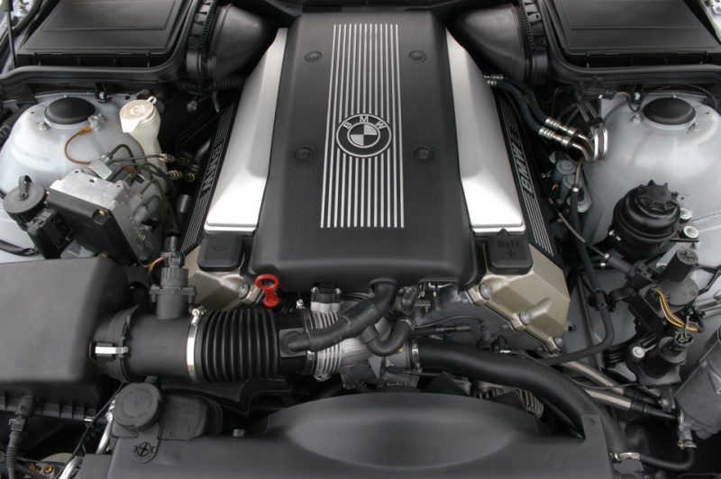 BMW M60B30 engine