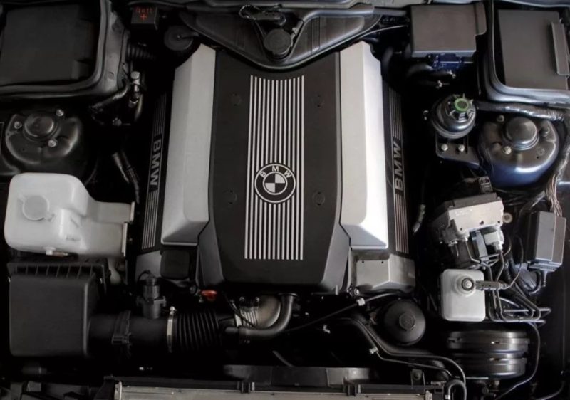 BMW M60B40 engine