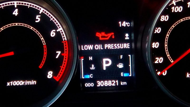 Low oil pressure in the engine: causes, how to check, what to do?